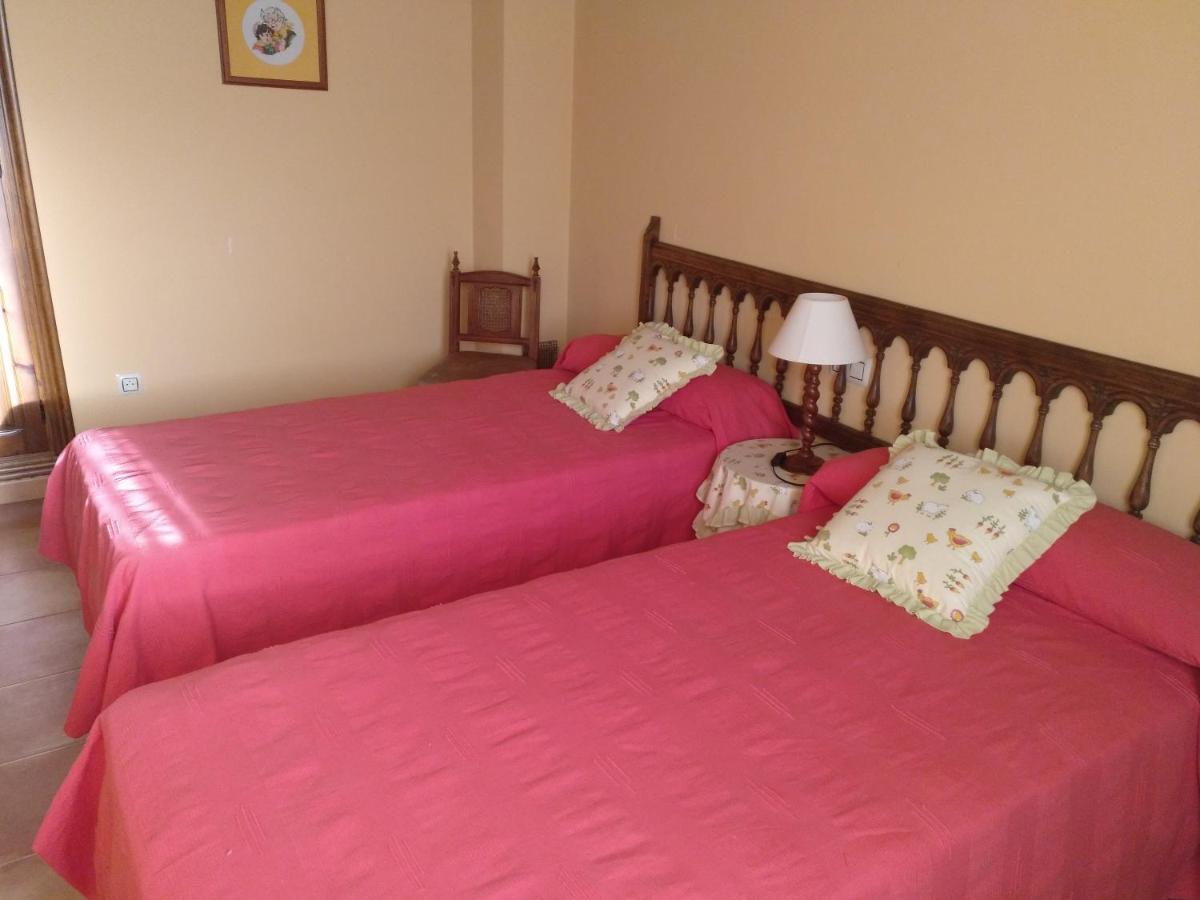 Casa Rural Amador Villarroya de los Pinares Luaran gambar